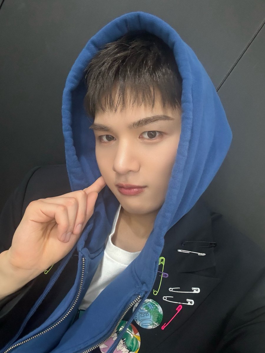 [#지은호]
러베이트~ 우리 드디어 이쁜 이름도 생기구 쇼케이스도 마무리됐어요! 이제 활동 시작하니까 기대 많이 해두 되구 앞으로 행복한 시간들 많이 만들어가요🤍 언제나 고마워~~

#루네이트 #LUN8 #드디어 #이름생기구 #활동시작 #언제나 #고마워🤍