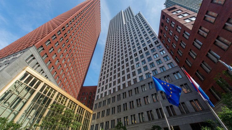 De afdeling Politieke Ambtsdragers en Weerbaarheid (ministerie BZK) is op zoek naar een beleidsmedewerker die zich vast wil bijten in vraagstukken rondom de arbeidsvoorwaarden van burgemeesters en andere bestuurders. Boeiende werkomngeving, leuk team! politiekeambtsdragers.nl/publicaties/pu…