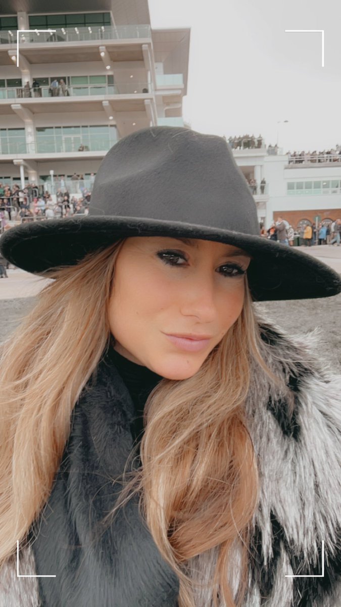 Black and grey day today. Powering through the hangover 💪🏼 Fun night out in Cheltenham! Bar 131 was the place to be 🍸🥂💃🏼 #toomanydrinks #racingawaydays #CheltenhamFestival2024