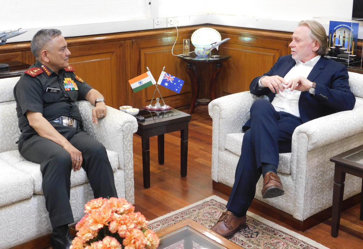 General Anil Chauhan, #CDS_India interacts with HE Philip Green, High Commissioner of Australia to India. 
Reviewed the #DefenceCooperation between the two nations and explored new initiatives to further strengthen the #ComprehensiveStrategicPartnership for an inclusive and