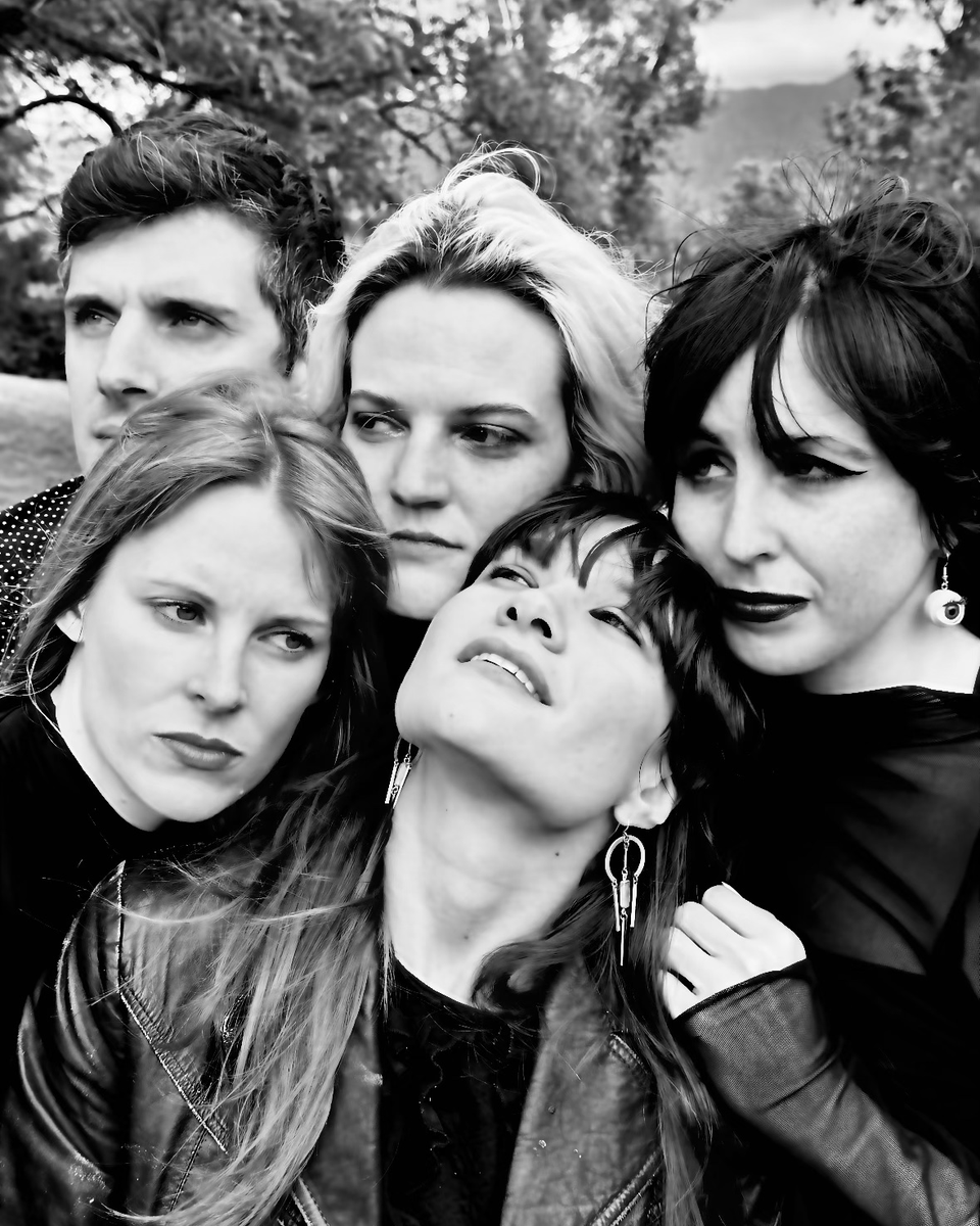 Our new single “Close” is out today!! Give it a listen and keep your eyes peeled for the video which will be out vErY sOon...

Produced and mixed by <a href="/erintonkon/">Erin Tonkon</a> and is off our 2nd LP 'Package Pt. 2' out 4/5 📷 Thanks to <a href="/beck/">Beck</a> for the headshot.

Listen: royalmountain.lnk.to/gustaf-close