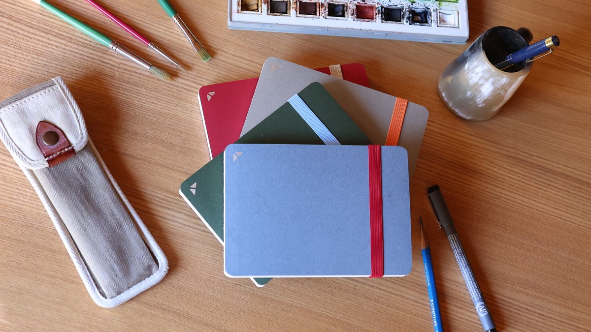 ofmaga_sato's tweet image. 渡邉製本　

製本職人が刷毛で仕上げた開きが良い

『yokobon スケッチノート』を発売

180°フルフラットはもちろん
360°折り返せる開きの良さ

＃渡邉製本　
＃製本職人
＃yokobonスケッチノート
＃スケッチノート
#アート
＃文具
#雑貨
#旅行