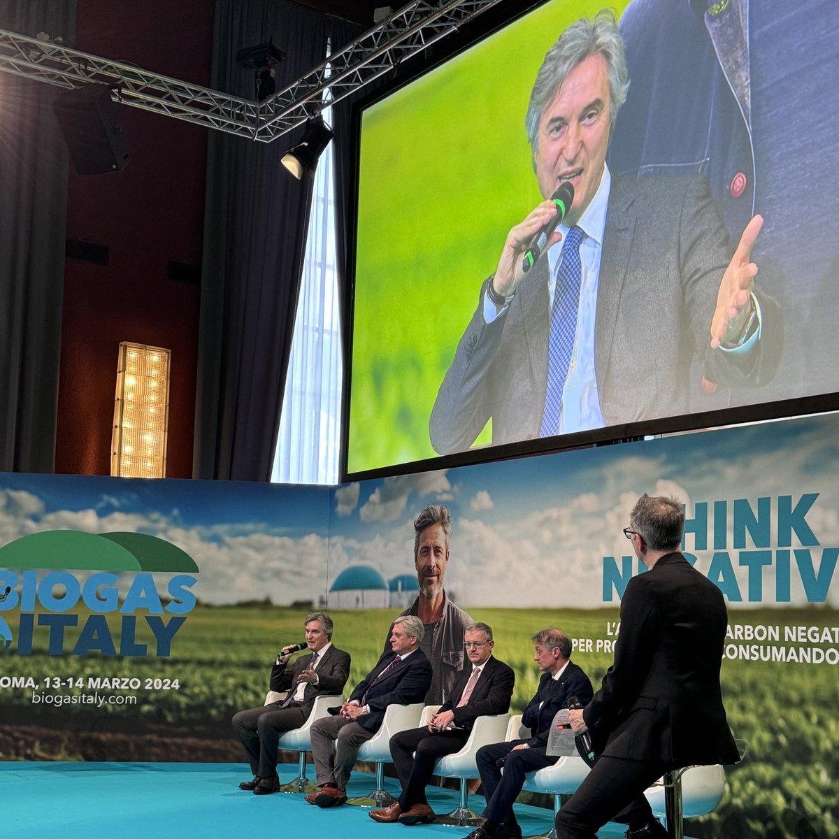 consorziobiogas's tweet photo. @FCorvaro @Marcozanni86 @paolodecastro @FidanzaCarlo @Agricolae1 @TerraVitaMag @Qualenergiait @QuotidianoEnerg @Staffetta @Cia_Agricoltura @pierogattoni @MPezzaglia 🔴 “Obiettivi sfidanti per la produzione di #biometano grazie alle traiettorie del PNIEC. Già alla fine del 2024 possiamo raggiungere i target di produzione dettati dal decreto del 2018” - Giovanni Perrella @MASE_IT
#ThinkNegative #BiogasItaly https://t.co/ZOUB3AtjXw