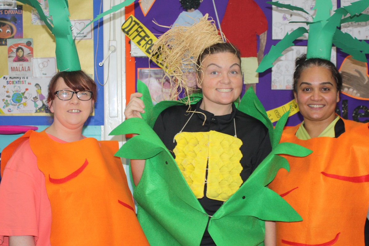 The Catering Team at Southwold Primary School looked brilliant dressed as carrots and corn-on-the-cob to serve the special #EatThemToDefeatThem meal! Italian Pasta Power Play is the delicious recipe this week with broccoli and courgette to get children chomping on their veg! 🥦🥒