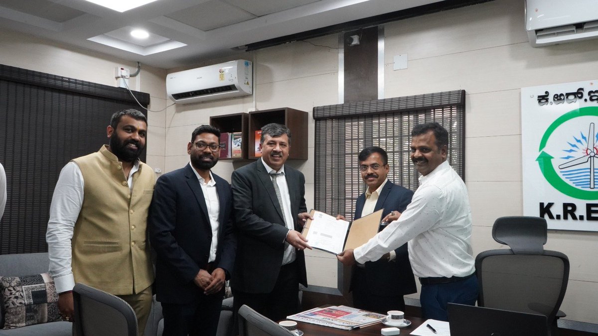 An MoU was signed between @wapcosofficials and #KREDL to identify and build projects in #RenewableEnergy. Shri K.P. Rudrappaiah, MD, KREDL and Shri Sanjay Singal Sr. Executive Director and Parveen Kumar, Chief Engineer exchanged the MoU.