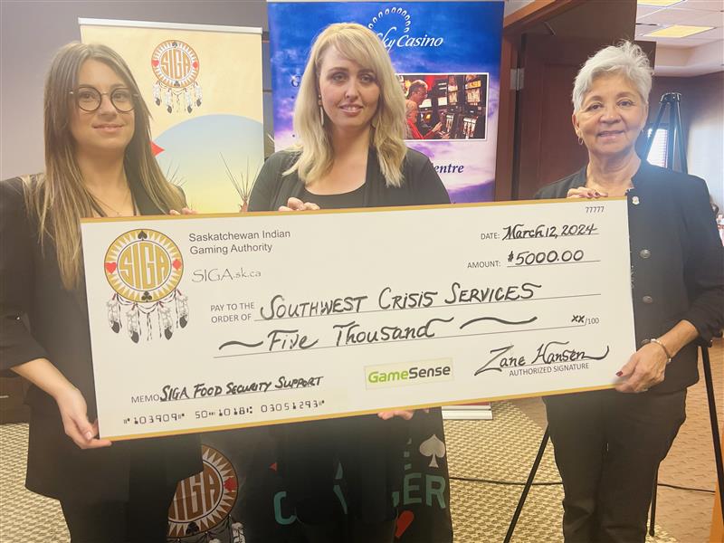 HomeSIGA's tweet photo. On Tuesday, SIGA and @LivingSkyCasino announced two donations to community organizations in Swift Current. $5,000 was presented to the @SC_CMHA and $5,000 to Southwest Crisis Services.

“This donation is important to us because it grants those impacted by intimate partner violence the opportunity to experience some relief, while working to feed themselves and their families,” said Southwest Crisis Services Executive Director Becky Walker.

“Increasing food costs have added pressure to many families and individuals everywhere, and our members are no different. The need for our meal program continues to grow,” said CMHA Swift Current Meal Program Coordinator Helen Hyde.

“Living Sky Casino and SIGA wanted to step up and help these two important organizations in our community, that help our most vulnerable,” said Living Sky Casino Acting General Manager Ashley Peterson.

The donations are part of SIGA’s Community Investments Food Security Strategy, which will see $225,000 in total donated to several food banks and food nutrition programs across the province.

https://t.co/AmgFEfqsnS