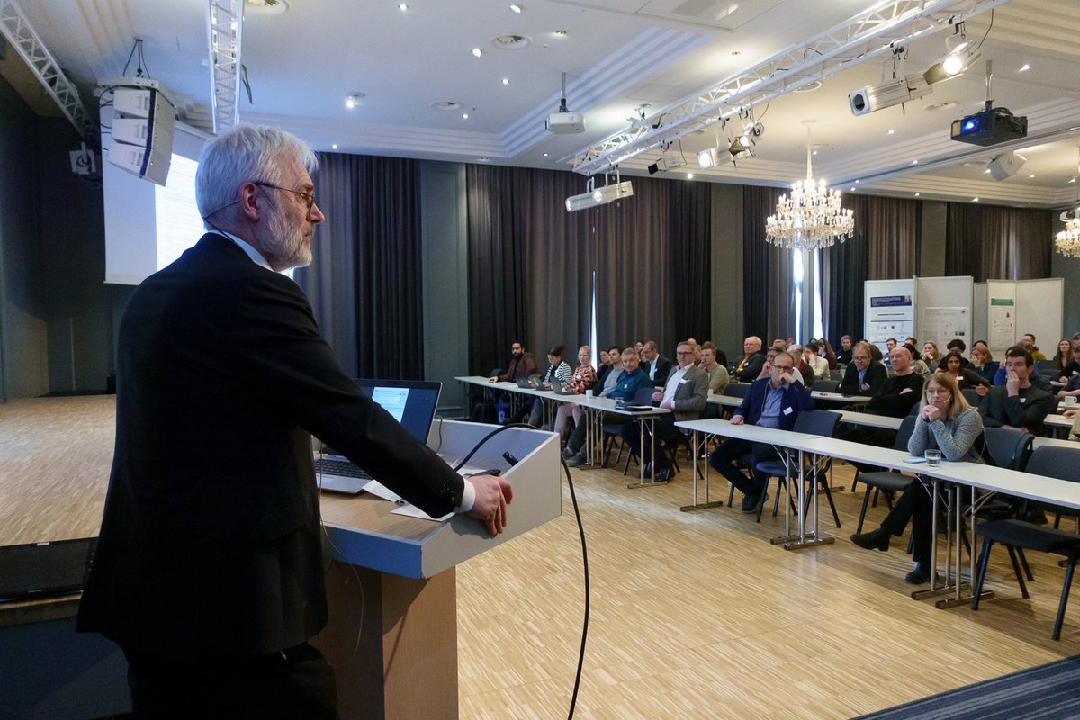 UiTNorgesarktis's tweet photo. Og der var vi i gang! NT-dekan Arne Smalås og CANS-leder Arnfinn Sundsfjord åpnet «festen» da #nordicAMRconference med 150 forskere fra hele Norden møttes i dag. Målet: å dele kunnskap, og aller helst vinne kampen mot #antibiotikaresistens #NordicAMRConference @cans_uit #UAC_CC https://t.co/PT53KZ95Br