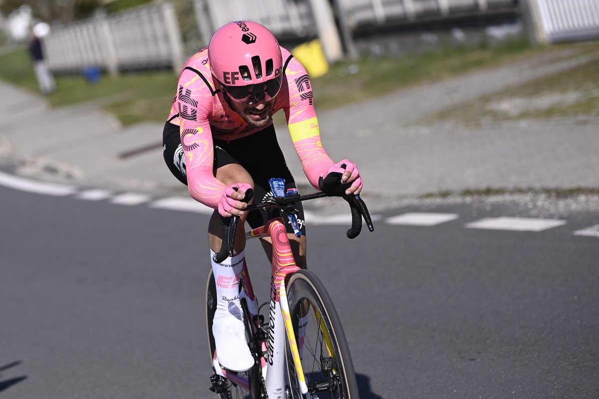 MiTo1876's tweet photo. 2 KM TO GO AND BETTIOL LEADS!!
#MilanoTorino | #piemontesport l #viviiltuosport https://t.co/1QRdo14EAm
