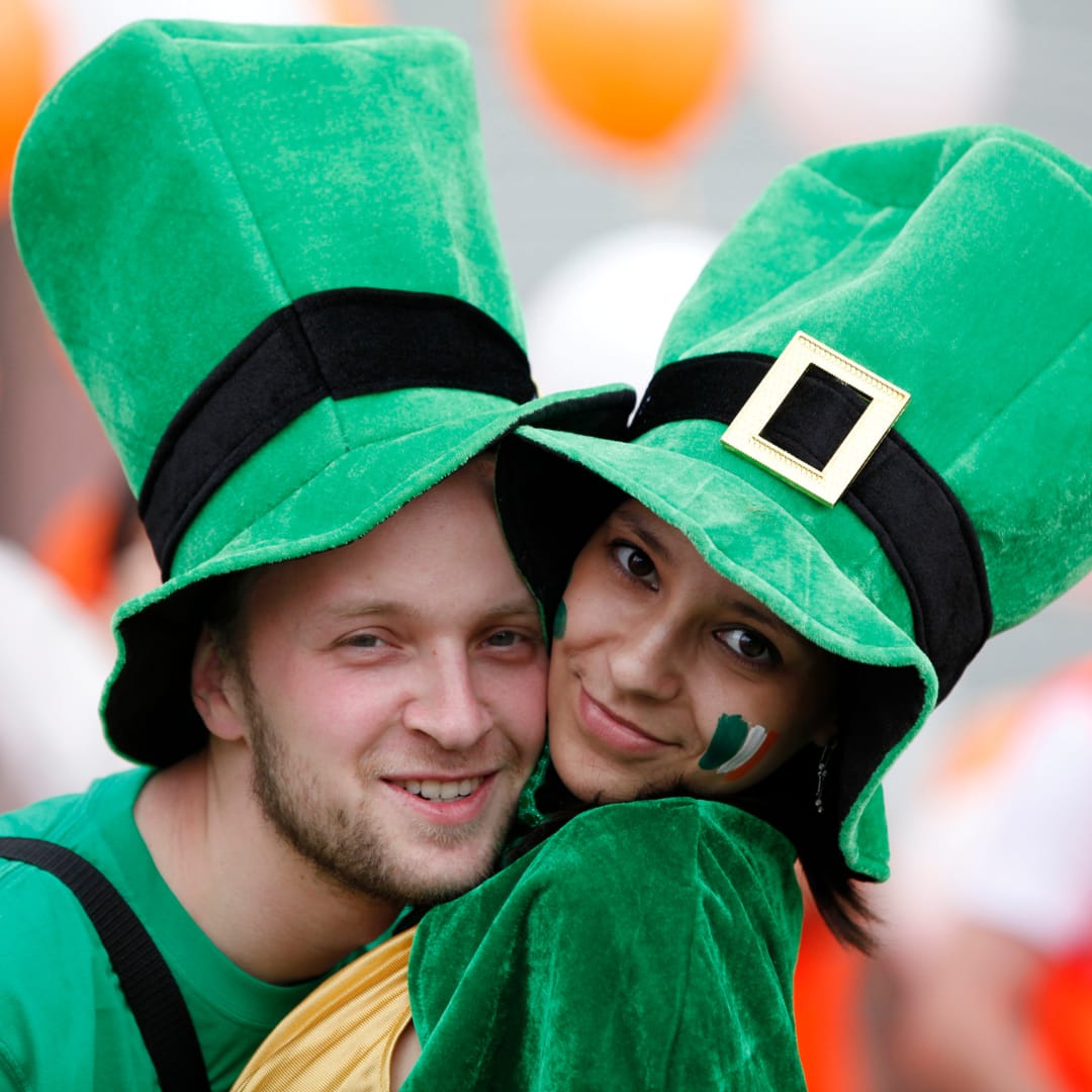 Il 17 marzo, il mondo si tinge di verde per il Saint Patrick's Day, patrono d'Irlanda. Lo stesso giorno festeggiamo il 163esimo 'compleanno' dell'Unità d'Italia!

#VisitRome #17marzo #saintpatricksday #saintpaddysday