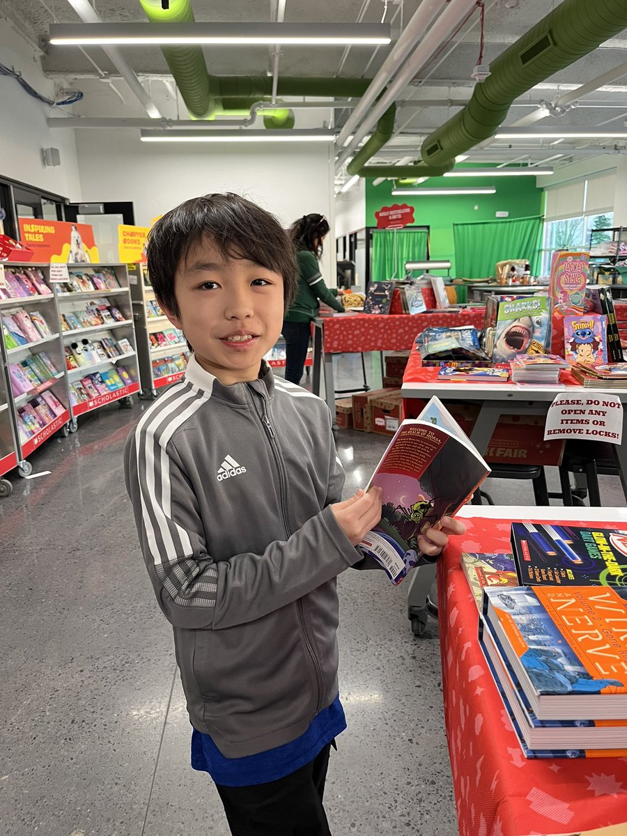 superskups's tweet photo. Book fair fun! https://t.co/DPQWsP0eGx