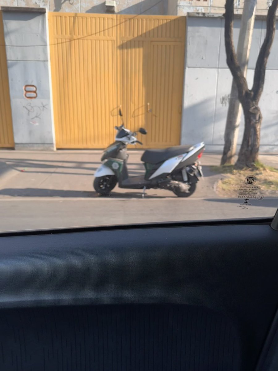 DenazarethJ's tweet photo. @A_VCarranza @SSC_CDMX @UCS_GCDMX  Pseudo operativo de oficiales de la SSC haciendo disque funciones de policía de tránsito, robando y extorsionando a los ciudadanos en motocicleta, en Av. Morelos y Congreso de la Unión https://t.co/III899OrDE