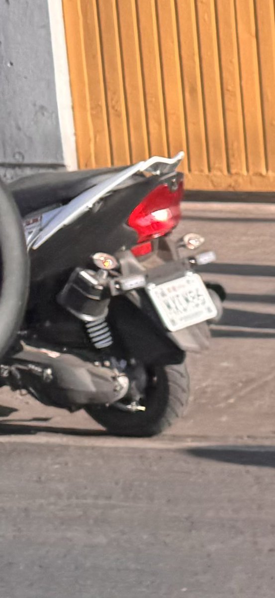 DenazarethJ's tweet photo. @A_VCarranza @SSC_CDMX @UCS_GCDMX  Pseudo operativo de oficiales de la SSC haciendo disque funciones de policía de tránsito, robando y extorsionando a los ciudadanos en motocicleta, en Av. Morelos y Congreso de la Unión https://t.co/III899OrDE