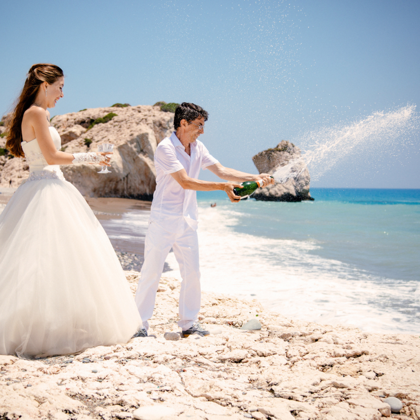 joanbernardini's tweet photo. Cheers to a beautiful beach wedding moment you’ll talk about for years 🍾 ! If you are thinking about getting married in white sand with ocean waves behind you,
#travelbetter #weddingwednesday #destinationwedding #honeymoon... https://t.co/HAUZKuoNyS
🌴🌴🌴🌴🌴
#bernardinitravel https://t.co/2uDUAM3jL3