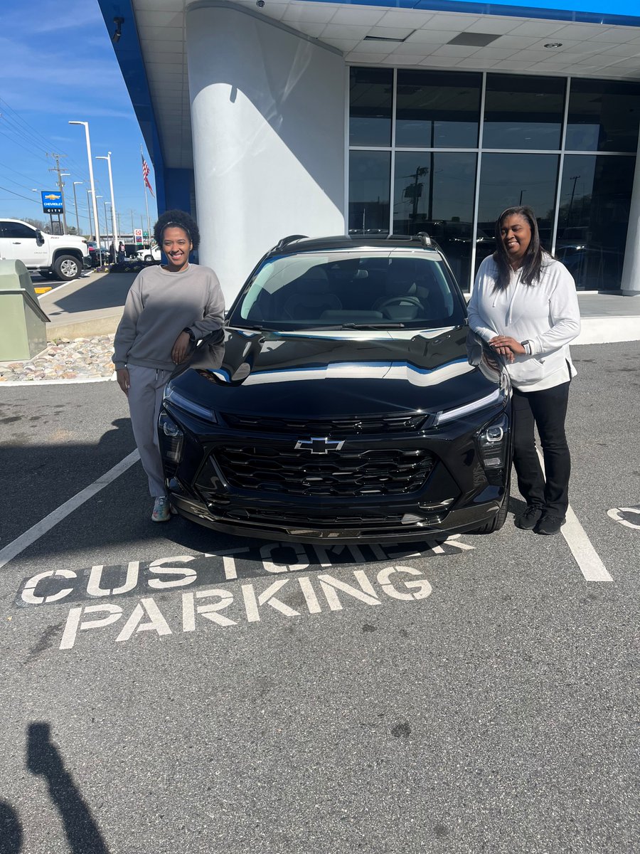 ♦️UPGRADE ALERT!♦️ Congrats to Amber on her new 2024 @chevrolet Trax! This makes her 3rd purchase from our Vehicle Xchange Department and the family's 4th. Thank you to Chris Morgan for assisting our VIP customers. Call Ebony Finch today for your upgrade 844-876-3844. 🚘🚖