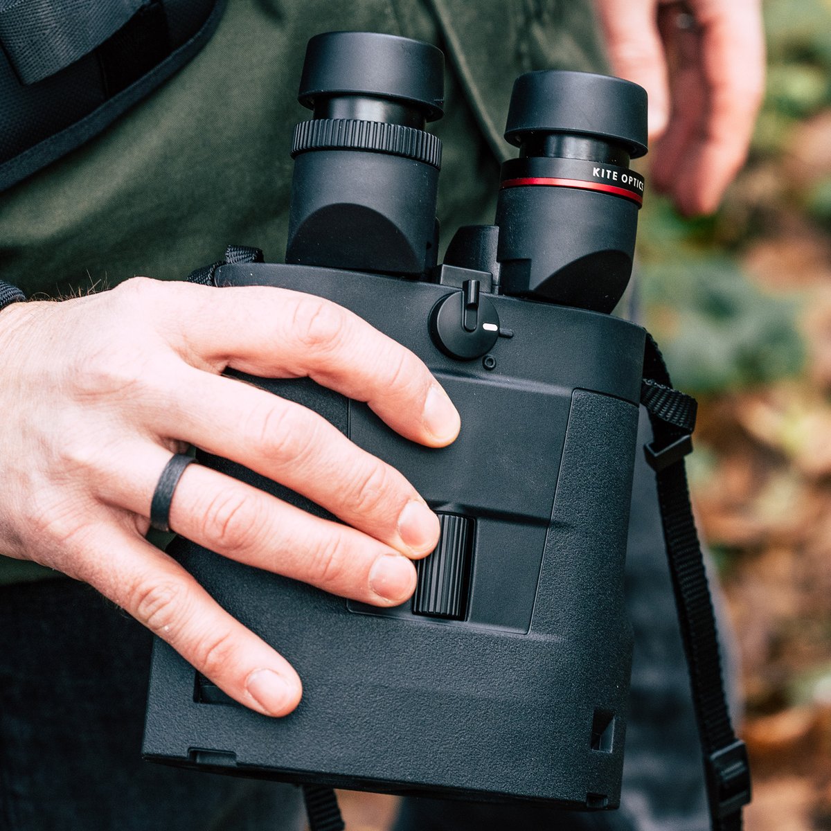 The new APC 14x50 - 18x50 ED
The brightest, the sharpest, the lightest. An entirely new level of image stabilisation.
Razor sharp and ultra detailed observations for months long, one 1 single USB charge.