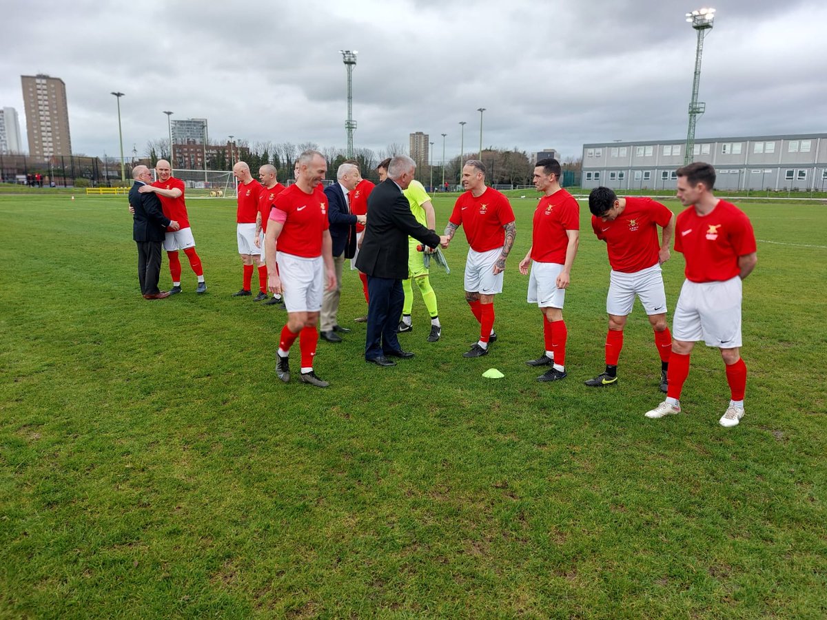 It's always good to have a chat with the players before the KO between the @Armyfa1888 & @NavyFootball1 Masters at the Victory Stadium, Portsmouth. @ArmySgtMajor @ArmyLGBT @ArmySportASCB @BFBSSport @UKArmedForcesFA @Pompey