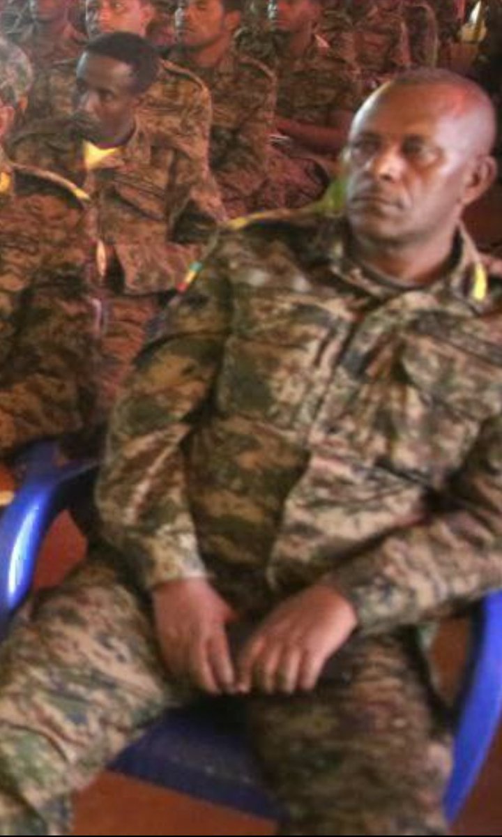 dagmawi_belay's tweet photo. የጁላ ሰራዊት body language speaks volumes. 

ይሄ ሁሉ ሀሳብና ትካዜ ከምን የመነጨ ነው ብሎ ለሚጠይቅ ሰው መልሱ የፋኖ ቃሪያ ጥፊ ነው:: https://t.co/BtmZpiboMq