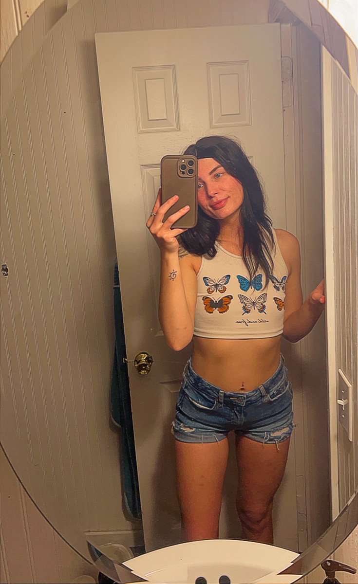 jadencrites_'s tweet photo. she’s an Oklahoma smokeshow he’s an asshole from back home https://t.co/54CgK2f3WQ