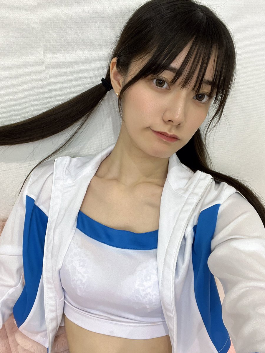 rena_miyashita's tweet photo. ライブチャットありがとうございました💍 https://t.co/mFaE8Dsg7C