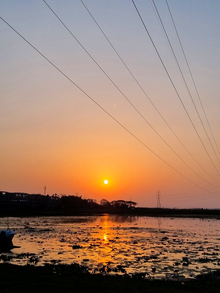 iamnatureseeker's tweet photo. Beautiful Assam 
#sunsetphotography 
#diporbil 
@guwahatiplus 
@guwahaticity 
#SpringBreak https://t.co/UHlgCoW9Va