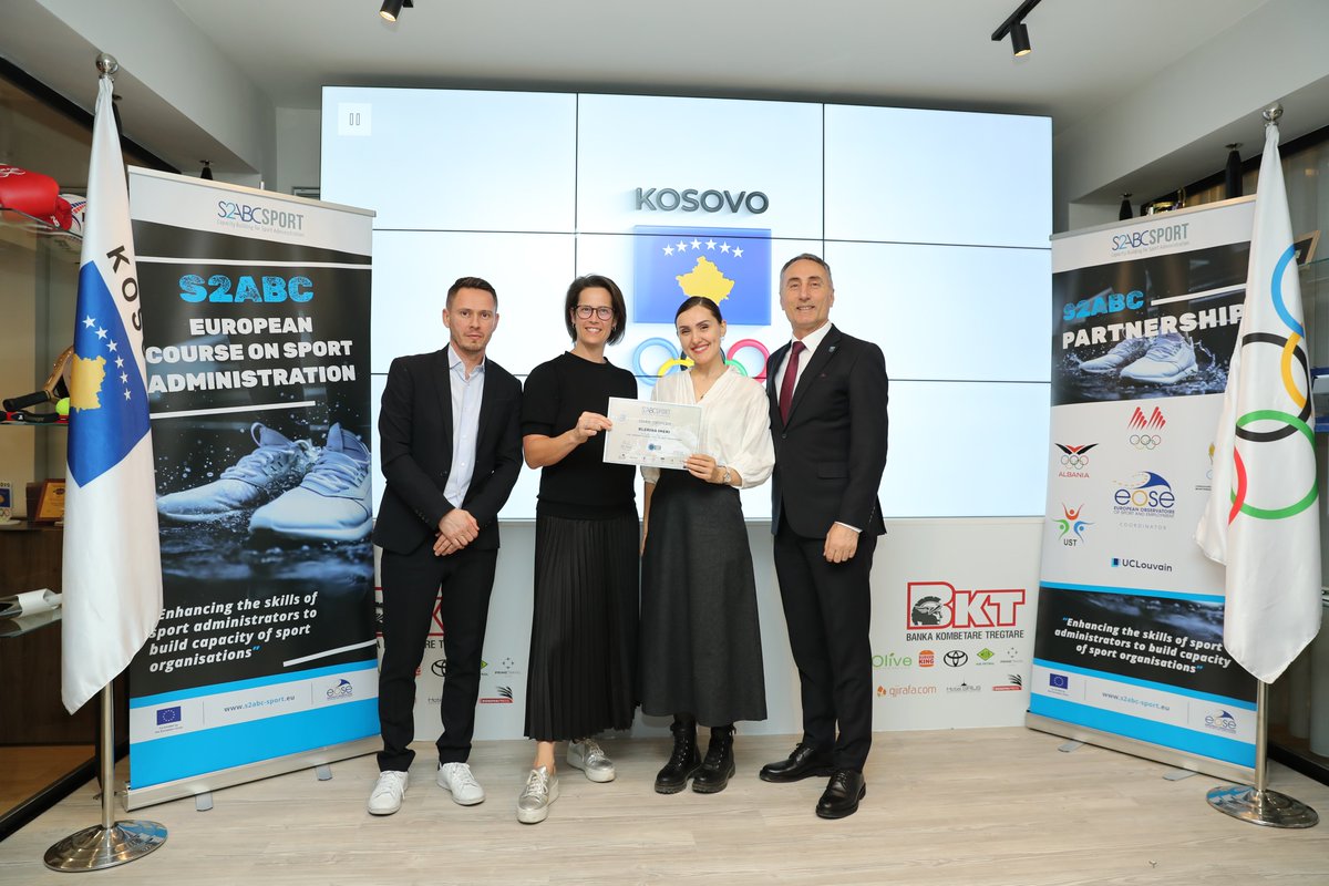 NOCKOSOVO's tweet image. Për dy ditë me radhë, @NOCKOSOVO  ka mirëpritur rreth 30 administratorë vendorë e ndërkombëtarë të cilët diplomuan në kursin e avancuar evropian për administratorë të sportit (S2ABC), të cilin krahas vendeve të Evropës, e vijuan edhe pjesëmarrës nga Kosova.

#EOSE #S2ABC