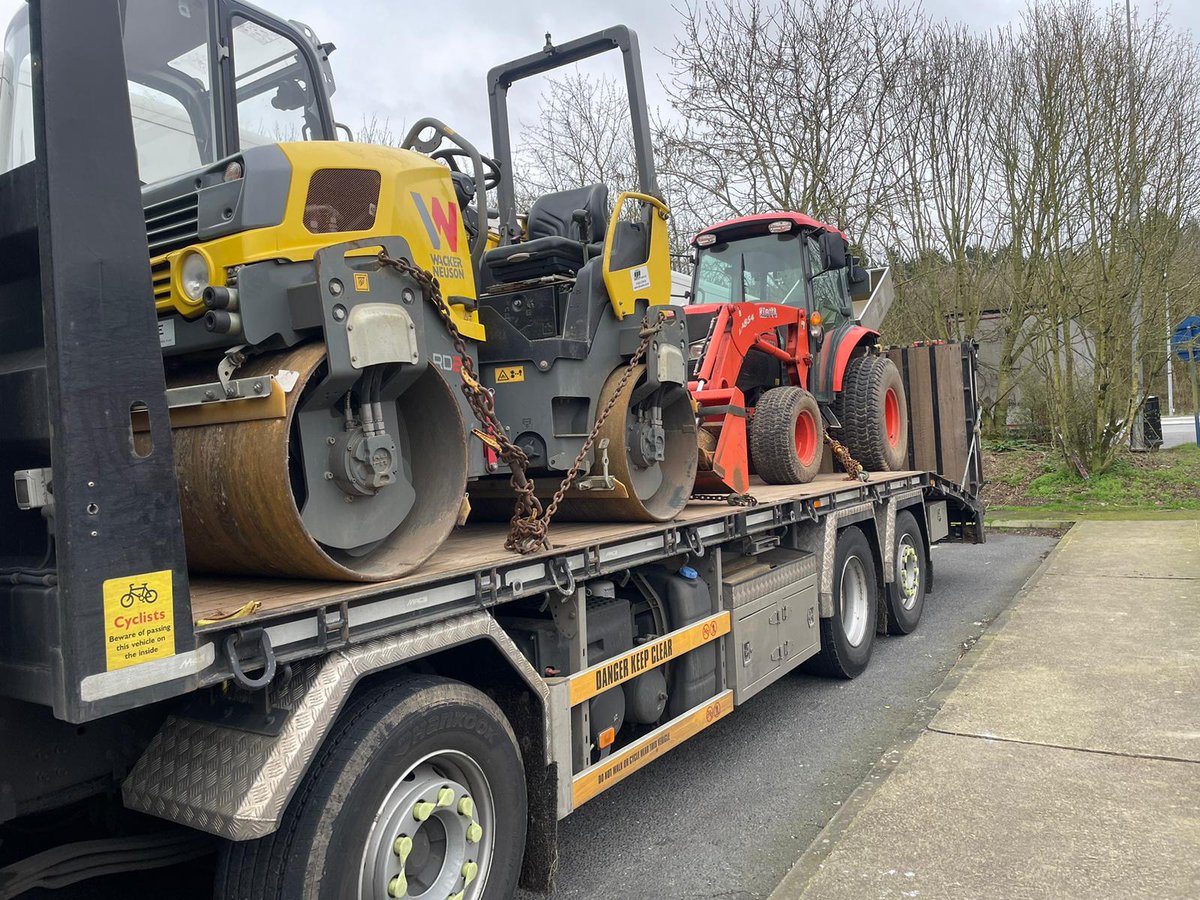 PcShayler crewed with InspHutchings and stop checked this trailer being towed in Middle Barton.

She then checked several more items of plant and trailers in Cherwell Services with all being in order but an opportunity to pass advice about crime security.

#NotOnOurPatch