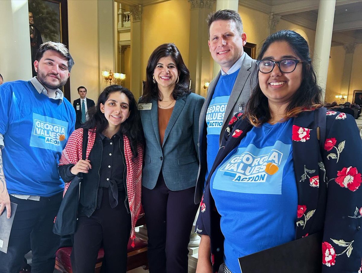 GeorgiaValues's tweet photo. Scenes from #GeorgiaValues Lobby Day for Working Families! Thanks to the volunteers that came from all over GA—Albany, Atlanta, Athens, Augusta, Hephzibah &amp; Savannah—to share their stories w/ lawmakers! Extra thanks to @spencerfrye &amp; Central Presby. Church for hosting us! #gapol https://t.co/R5cuwUJ4YQ