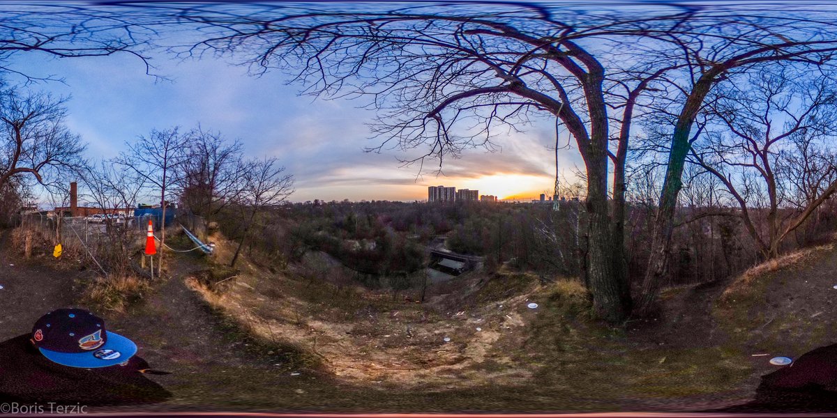 Sunset at the Sauriol Cliff in the Don Valley.

#sunet #parkTO #DonValley #SauriolCliff #lovetheravines