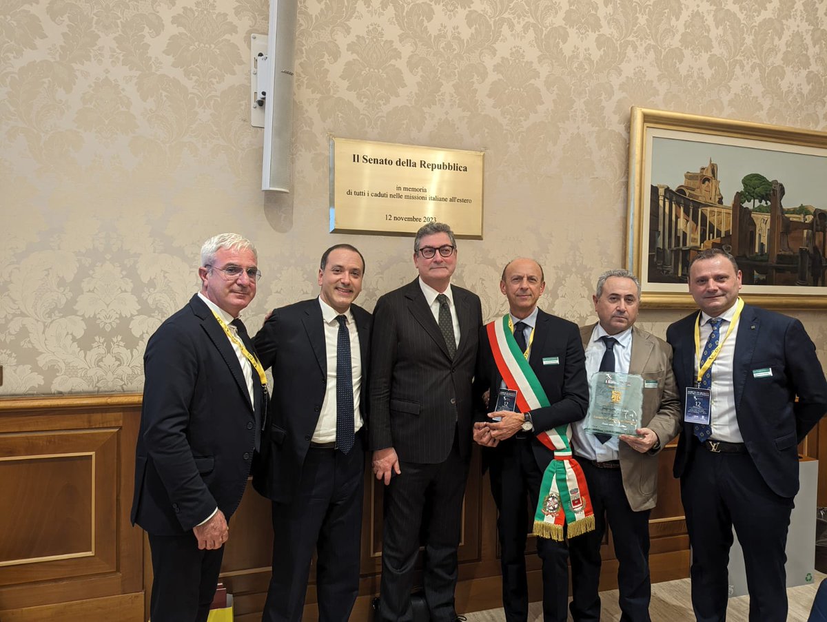 roccofranciosa's tweet image. Grande emozione in #Senato per la nostra #ProLocoBarile rappresentanta dal Presidente Rocco Franciosa e il Sindaco Comune Di #Barile Antonio Murano, per ritirare il Marchio di Qualità #Epli SAGRA D&apos; ECCELLENZA al 《Festival dell&apos; Aglianico del Vulture -  Sagra Tumact Me Tulez》