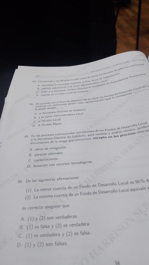 Juan1982Col's tweet photo. @angeloschiavena concejal, es terrible lo que pasa con el examen de alcaldes locales.Un examen hecho a las carreras, con dudas en las respuestas formuladas y ademas se permitió la copia durante el mismo. Aca fotos del examen durante la presentación en la @UNALOficial @GobiernoBTA https://t.co/yTK24uhQyr