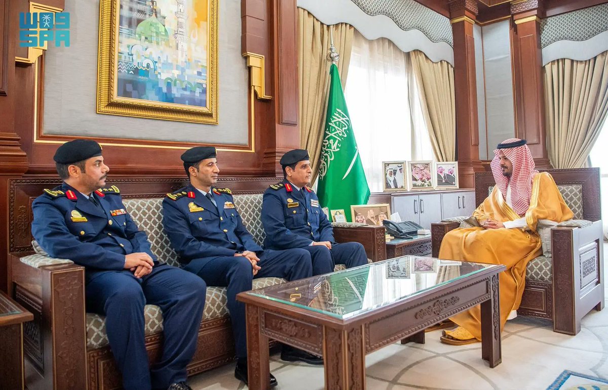 أمير منطقة المدينة المنورة يلتقي قائد القوات الخاصة للأمن والحماية.
spa.gov.sa/N2064557
#واس_عام