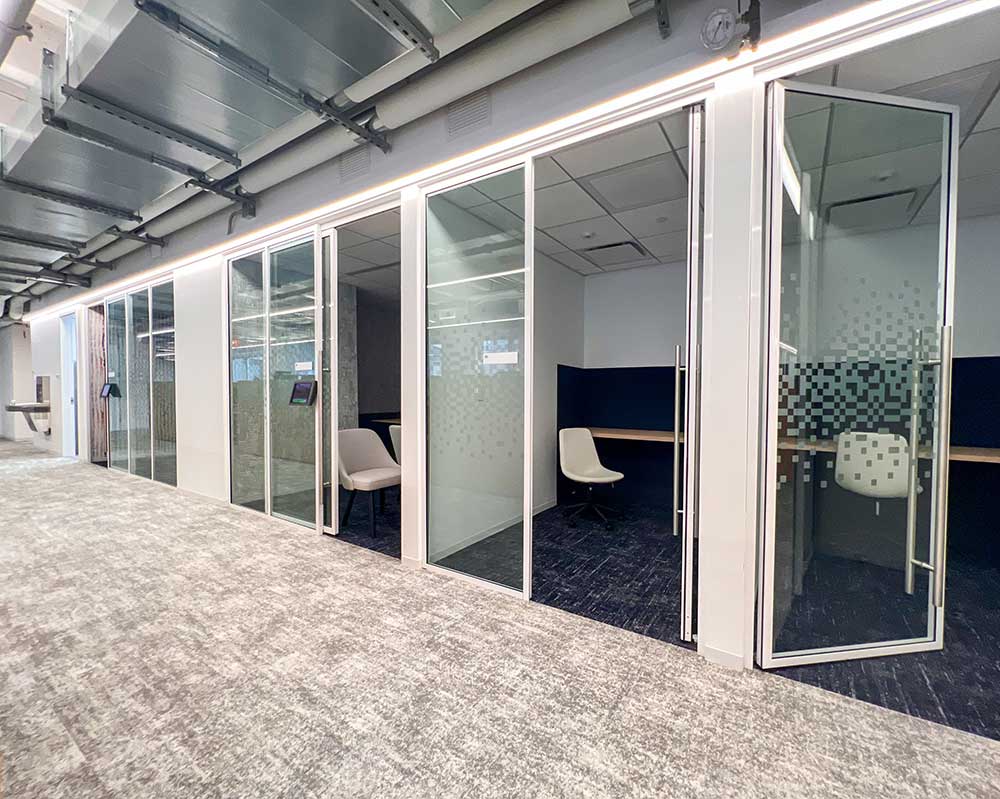 At @viamrobotics , ZONA 1 panels were crafted with ½” clear laminated glass, providing an STC rating of 34-38. These single-glazed panels provide sound isolation to maintain an environment conducive to focused conversations and uninterrupted discussions. bit.ly/AnOfficeBuiltf…