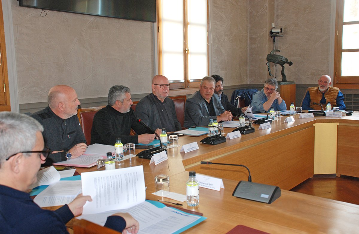 La Lettre ✒️ n°41 | AMPARÀ MÉDITERRANÉE : Une aube nouvelle pour la formation.  
Lire l’article 👉🏻 ccihc.fr/2024/03/07/amp…
@campusccicorse <a href="/cmacorse/">Artisanat de Corse</a>