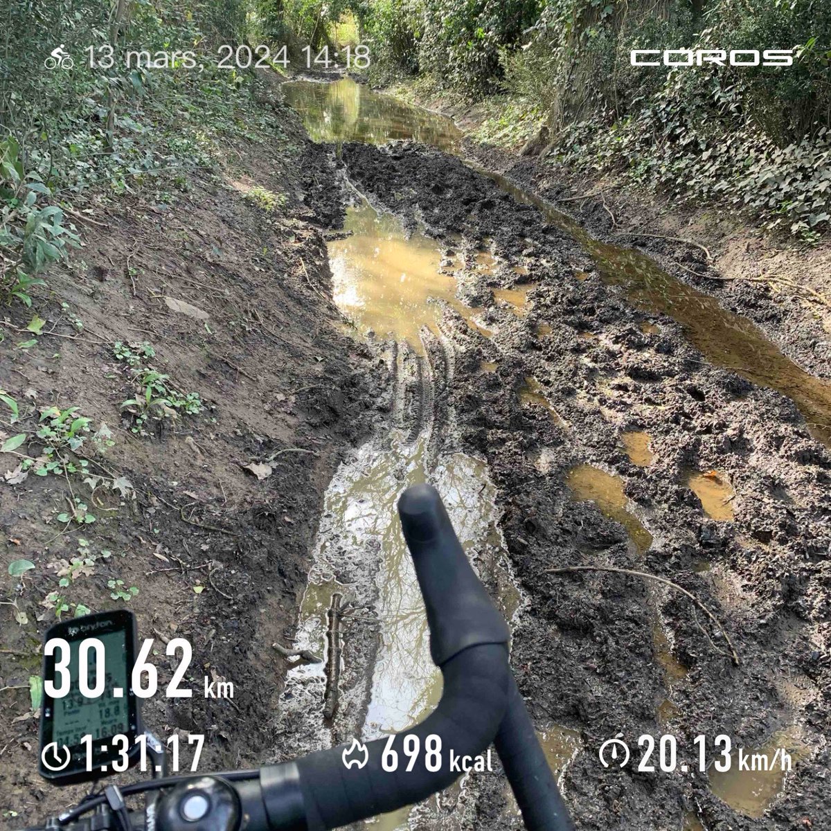DaddyKLO's tweet photo. Sortie Gravel (VTT🤔), en mode excursion 😅. Terrains très gras et humides mais intéressant , à refaire #WhyWeRoll https://t.co/Ajx1ZYo0nh