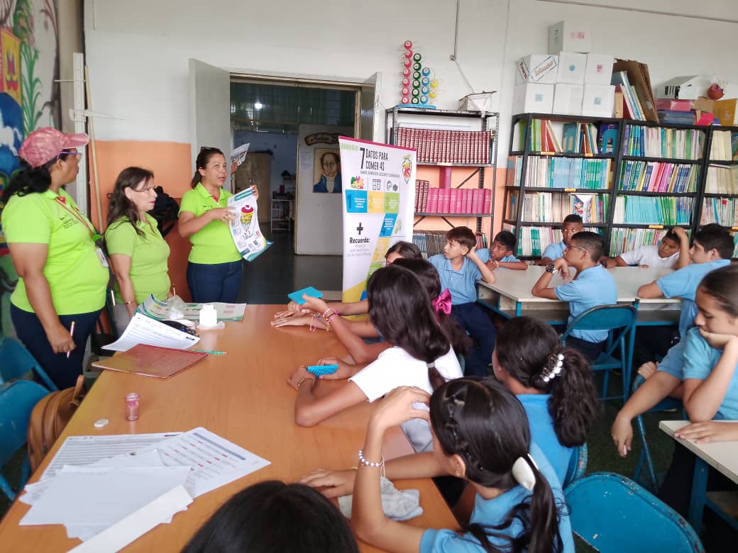 #INNMonagas desde la U.E. Isabel Padrino de Campos ubicada en el sector La Manga de la parroquia San Simón, realizó evaluación nutricional a estudiantes, además de orientarlos en el marco de la campaña #AgarraDatoCome4S.

#RumboAlFuturo