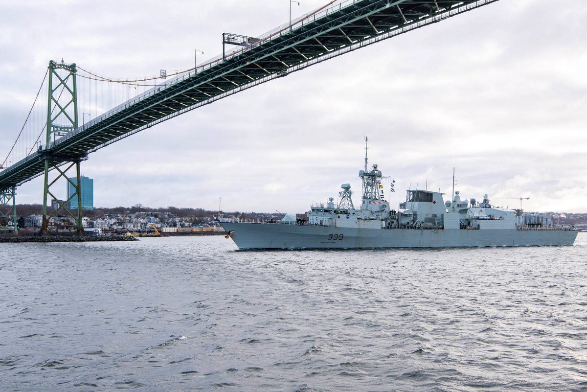 MarineRoyaleCan's tweet photo. L'équipage du #NCSMCharlottetown est revenu aujourd'hui d'un déploiement à l'étranger sur le #ExSteadfastDefender.
A parcouru 5540 milles nautiques
A passé 37 jours en mer
A travaillé avec 8 nations
A participé à #ExDynamicGuard24 &amp; #ExJointWarrior24 https://t.co/HuUAg2QHPN