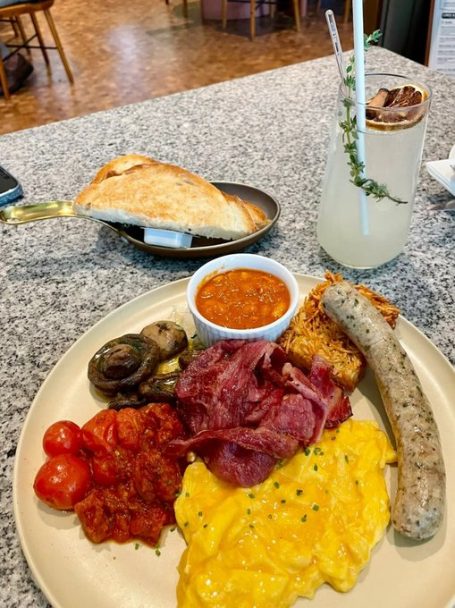 Aalliyah211's tweet photo. Breakfast is a sacred meal🙋‍♀️ https://t.co/u2UFF9eOwm
