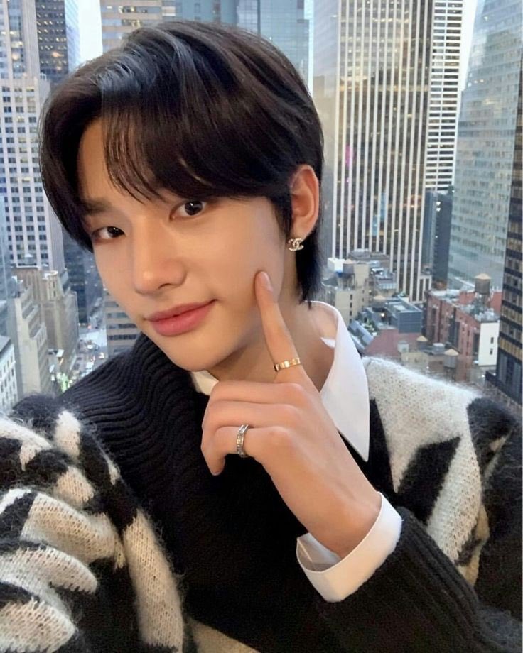 다른 소속사가 가짜 소문을 퍼뜨리는 사람들을 고소하며 아티스트를 보호하는 동안 jyp는 왜 침묵을 선택합니까? 현진이가 회사의 무능함으로 고통받는 일은 더 이상 없어야 합니다. 소속사로서의 책임을 다하십시오

<a href="/jypnation/">JYPnation</a> <a href="/Stray_Kids/">Stray Kids</a> <a href="/stay_support/">Stray Kids Supporters</a> <a href="/Stray_Kids_JP/">Stray Kids Japan Official</a>