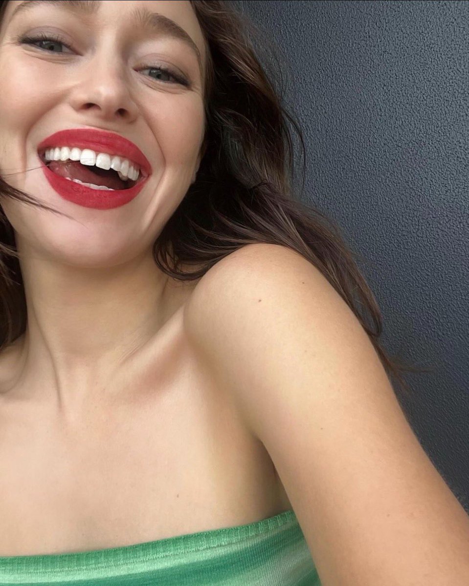 She has the most  attractive lip shape I have ever seen and look at that smile!! 💋😍