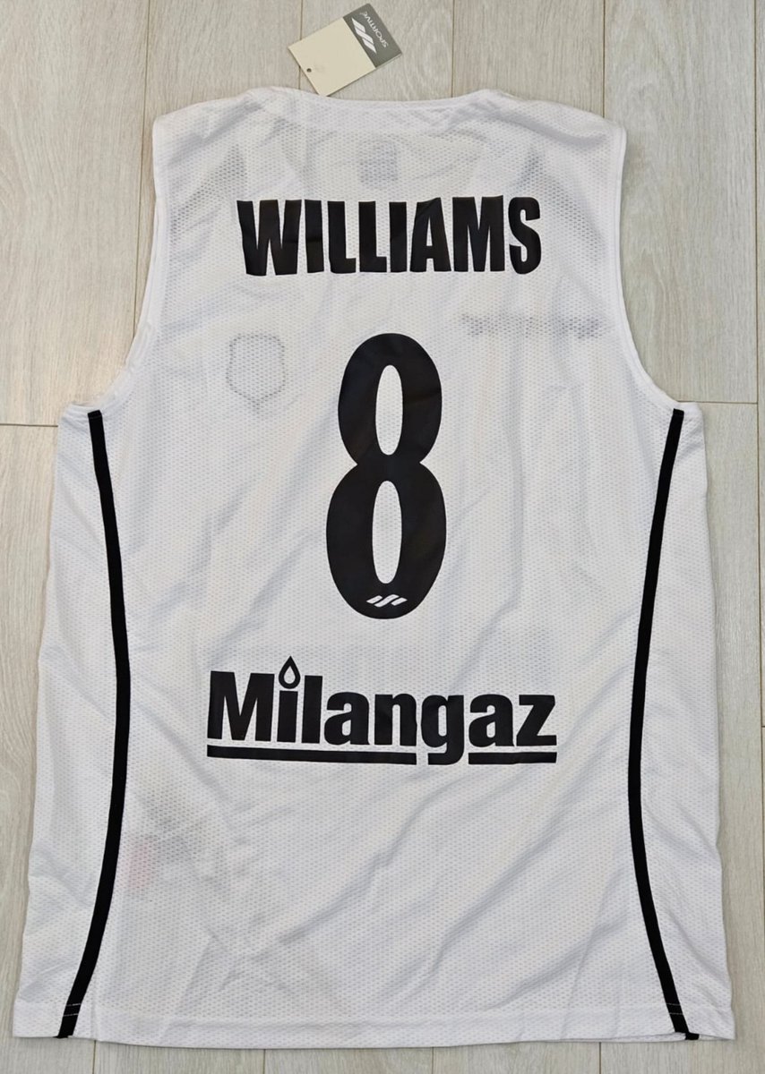 🌟Beşiktaş'ın Yarı Finale çıkmasının hatırına bir çekiliş yapalım istedim.

        Deron Williams'ın orjinal etiketli formasını çekilişle Beşiktaş'a gönül vermiş bir arkadaşa hediye etmek isterim. 

Çekiliş için hesabı takip edip, bu tweeti Retweet ile beraber tweeti beğenmeniz