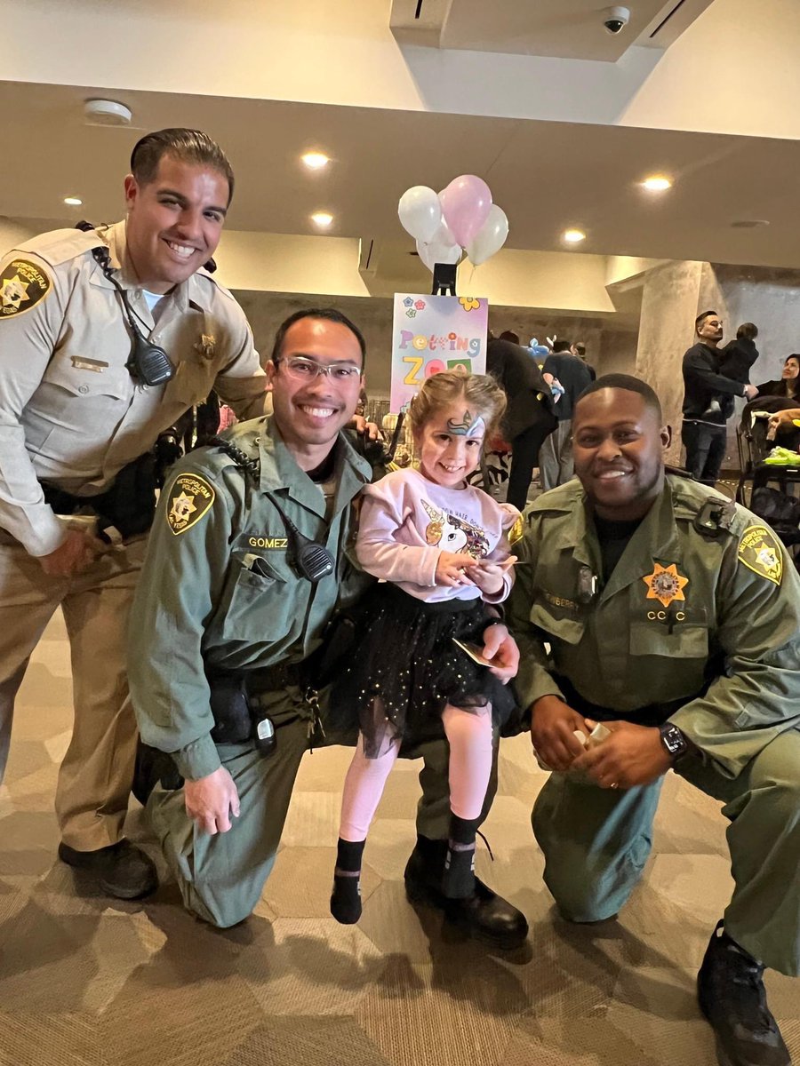 LVMPDCCAC's tweet photo. Thank you Caesars Entertainment for inviting us to your Spring Fling Event! We had a blast. #CCAC #LVMPD #PartnersWithTheCommunity https://t.co/fugLeB9qqf