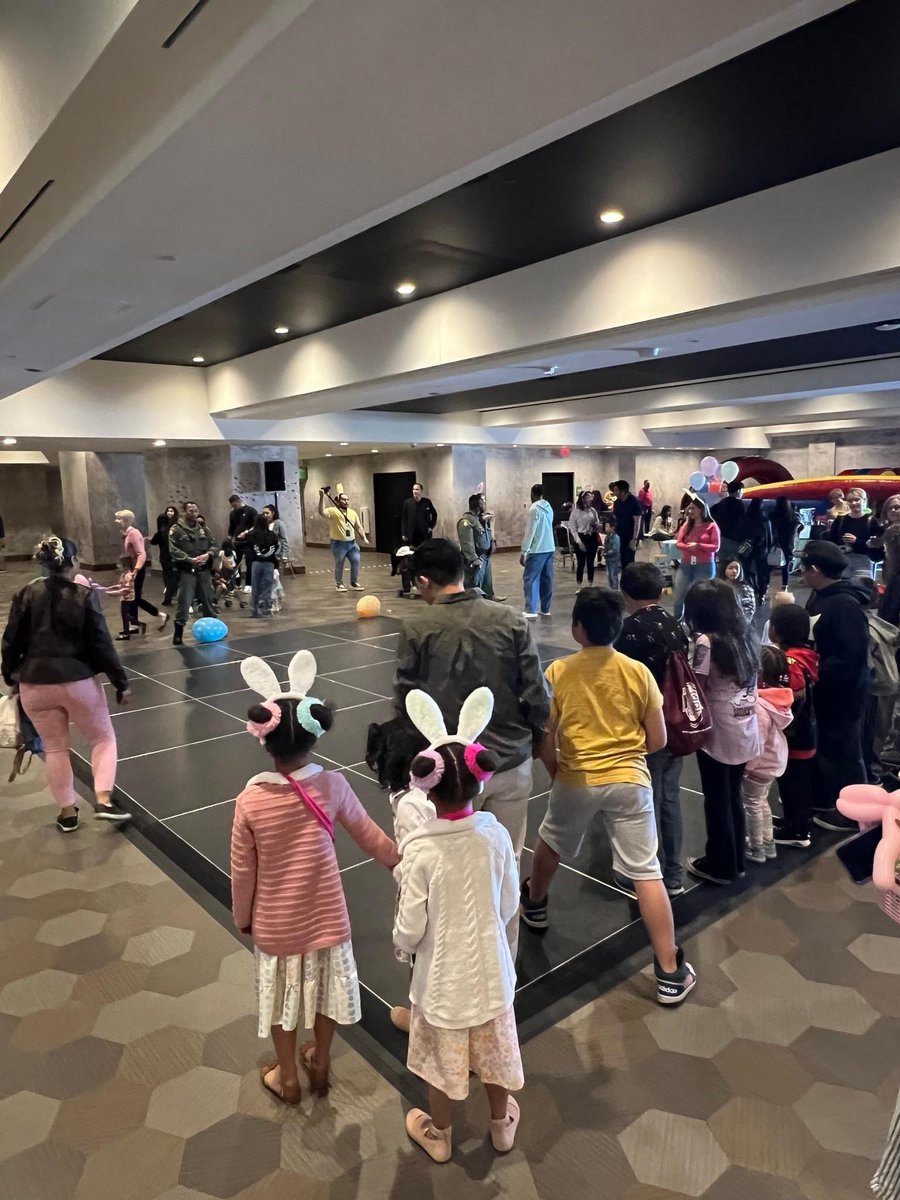 LVMPDCCAC's tweet photo. Thank you Caesars Entertainment for inviting us to your Spring Fling Event! We had a blast. #CCAC #LVMPD #PartnersWithTheCommunity https://t.co/fugLeB9qqf
