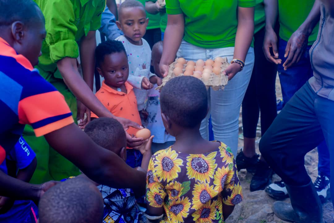 urphsa's tweet photo. Today, #NutritionMonth2024. happened in #Busogosector, @MusanzeDistrict. The event provided fruit trees, hens, and rabbits to families with children under five. This is likely to help these families improve their access to protein. @hpc_2023
@HP_Organi
@RBCRwanda https://t.co/PlEdaJquUA