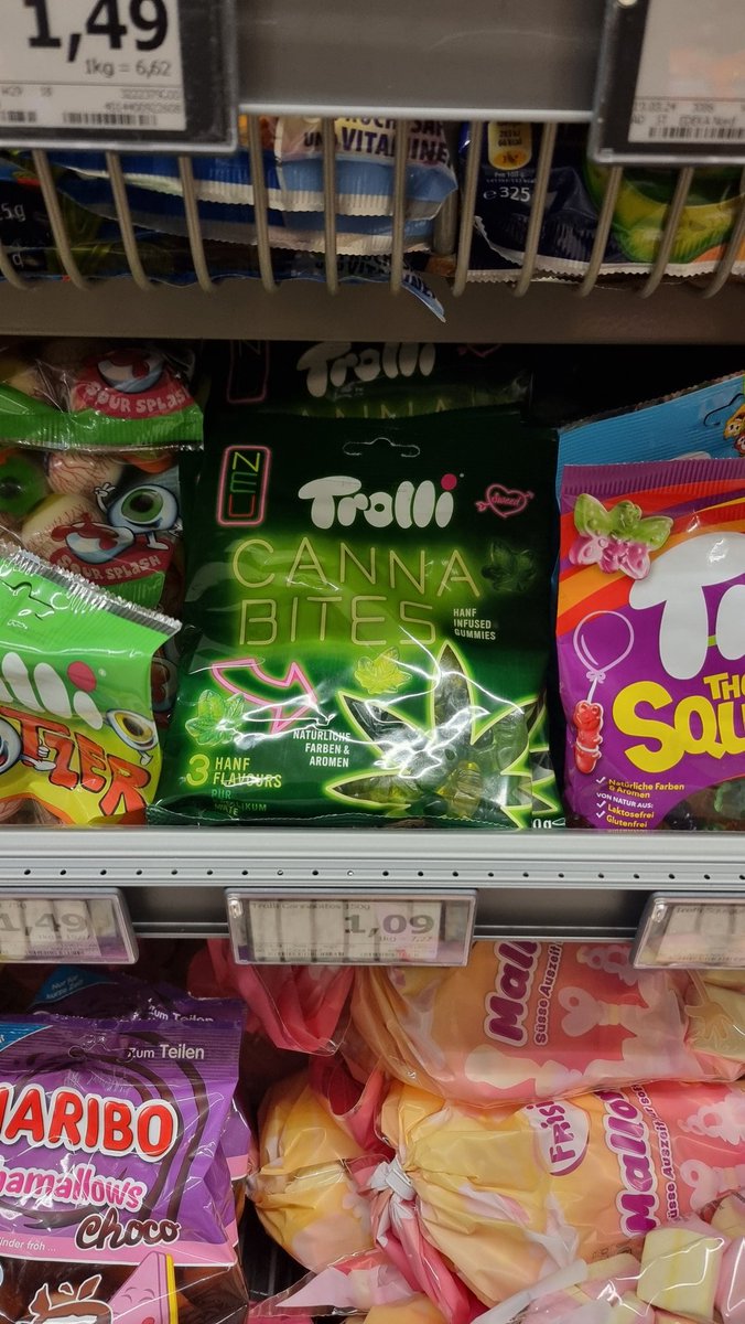 IsDasHierReal's tweet photo. Falls ihr euch noch fragt, wer an die Kinder denkt, beim Thema Cannabis...
Trolli hat sie schon auf'm Schrim.
#keinVA
#CanG
#Weedmob https://t.co/bf23fSPL0r