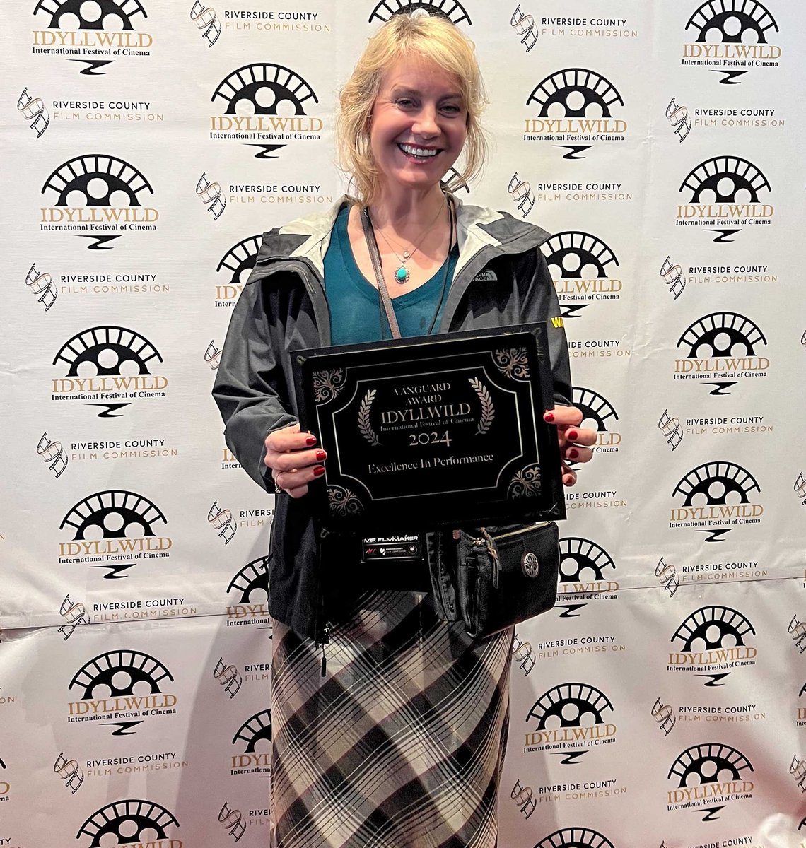 EileenGrubba's tweet photo. Thank you to Idyllwild Film Festival @IdyFest for the Vanguard Award for Excellence in Performance. #ProofSheet #VanguardAward https://t.co/Lk2qXFrH5O