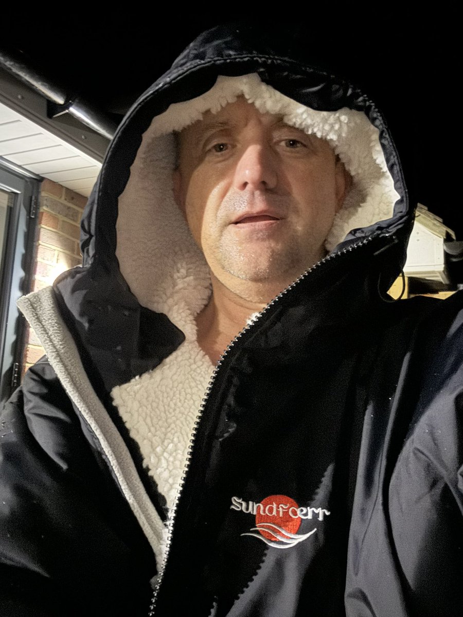 StrengthToTalk1's tweet photo. Long day 🤯 pretty hard going. Best medicine 💊 evening #plunge 🧊 #icebath 💦 #relaxation a lot better 💚 and #refreshed #toxinfree  enjoying warming up ♨️ in my #changingrobe Sundfoerr Adventure Robes ☀️ ready for some food 🥘 and a good nights #sleep 💤 #strengthtotalk 🤜🏻🤛🏻❤️ https://t.co/7TDQXyM3GZ