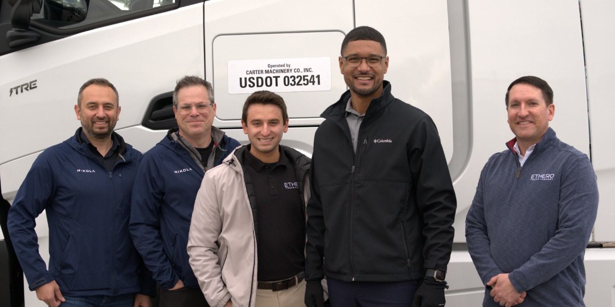 Exciting moment at the Clean Fuels Conference in Port of Stockton, CA! ⚡🌎 Mayor Kevin J. Lincoln kicked off the convoy in the FCEV, joined by our partners and team in leading the way toward a cleaner future. 

#CleanFuelsConference #ZeroEmissions #PortofStockton #StocktonCA