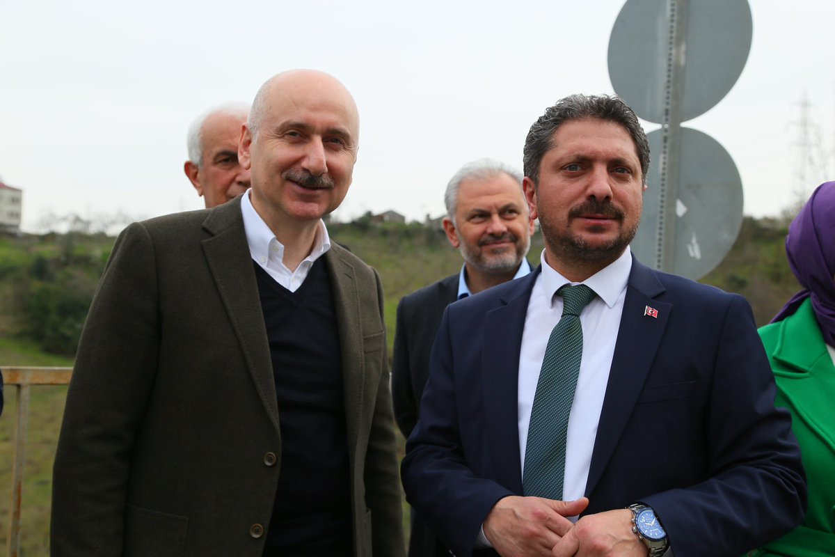 Bakanımız Sn. Adil Karaismailoğlu, Kaşüstü Devlet Hastanesi yolunun yapım ve onarım çalışmalarını yerinde inceledi.

Hayat ulaşınca başlar; Gerçek Belediyecilik ulaşmak ve ulaştırmak için var.

#HazırızKararlıyız🇹🇷

📍Yomra