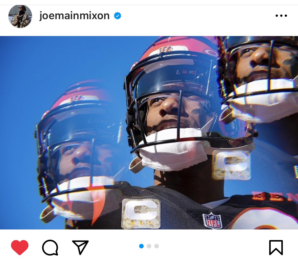 Nati_Sports's tweet photo. Longtime #Bengals RB Joe Mixon pays his respects to his journey in Cincinnati: 

Nothing but love, @Joe_MainMixon.
You will be one of my favorite Bengals forever. 

Best of luck in Houston 🫡 https://t.co/Oa6HHE9bHs