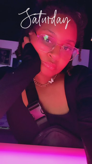 In case y&rsquo;all forgot what I look like 🥰 https://t.co/Mf0MY9xheO